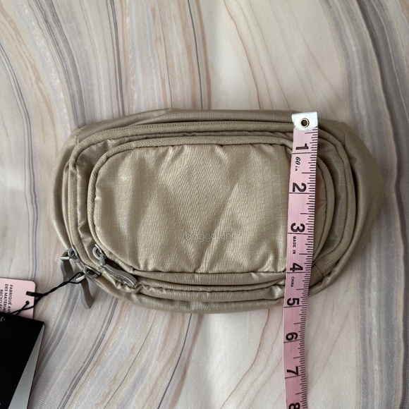 NEW! Baggallini On the Go Waist Belt Pack Tan "Chalk Gloss" Ripstop $70 - Picture 5 of 15